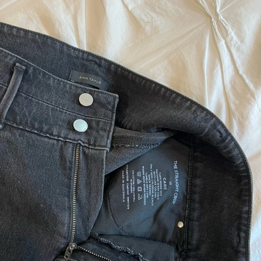 Final Price - Ann Taylor - High Rise Straight-Leg Crop Jeans in Black - Picture 3 of 3